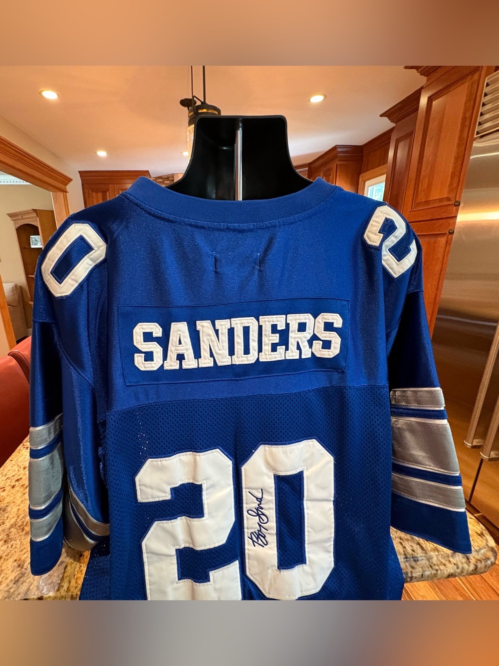 Barry Sanders men’s NFL throwback jersey. Sharp embroidery w/stats & signature. - Picture 2 of 8
